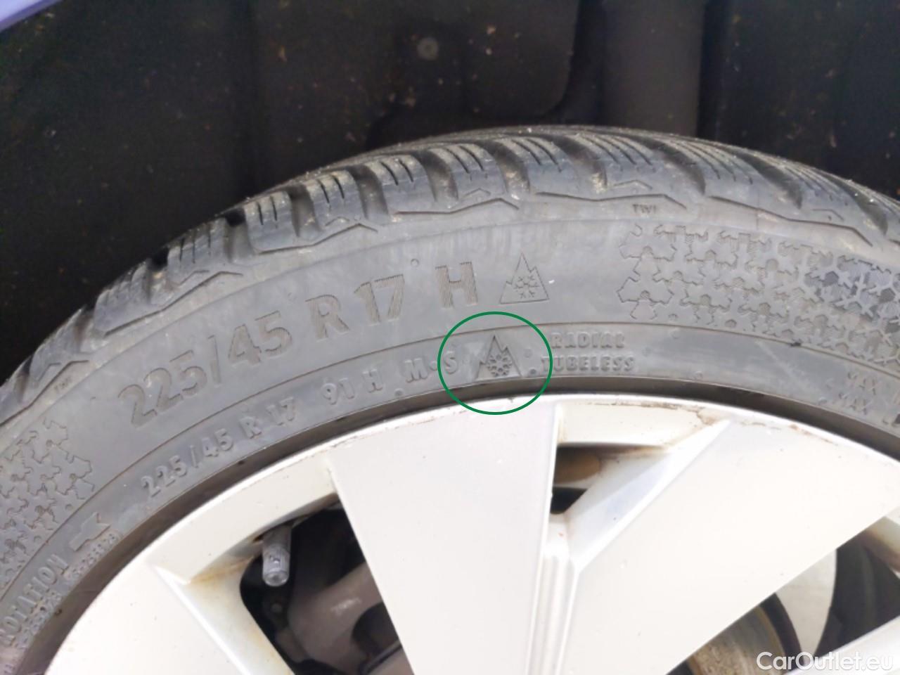  Volkswagen  Golf  VOLKSWAGEN / 2020 / 5P / Berline 1.5 eTSI OPF 130 DSG7 Style #7