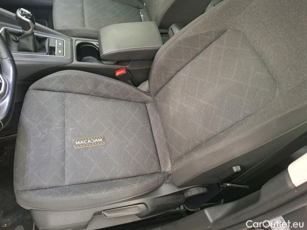  Volkswagen  Golf  VOLKSWAGEN / 2020 / 5P / Berline 1.5 TSI ACT OPF 130 BVM6 Life Busi #10