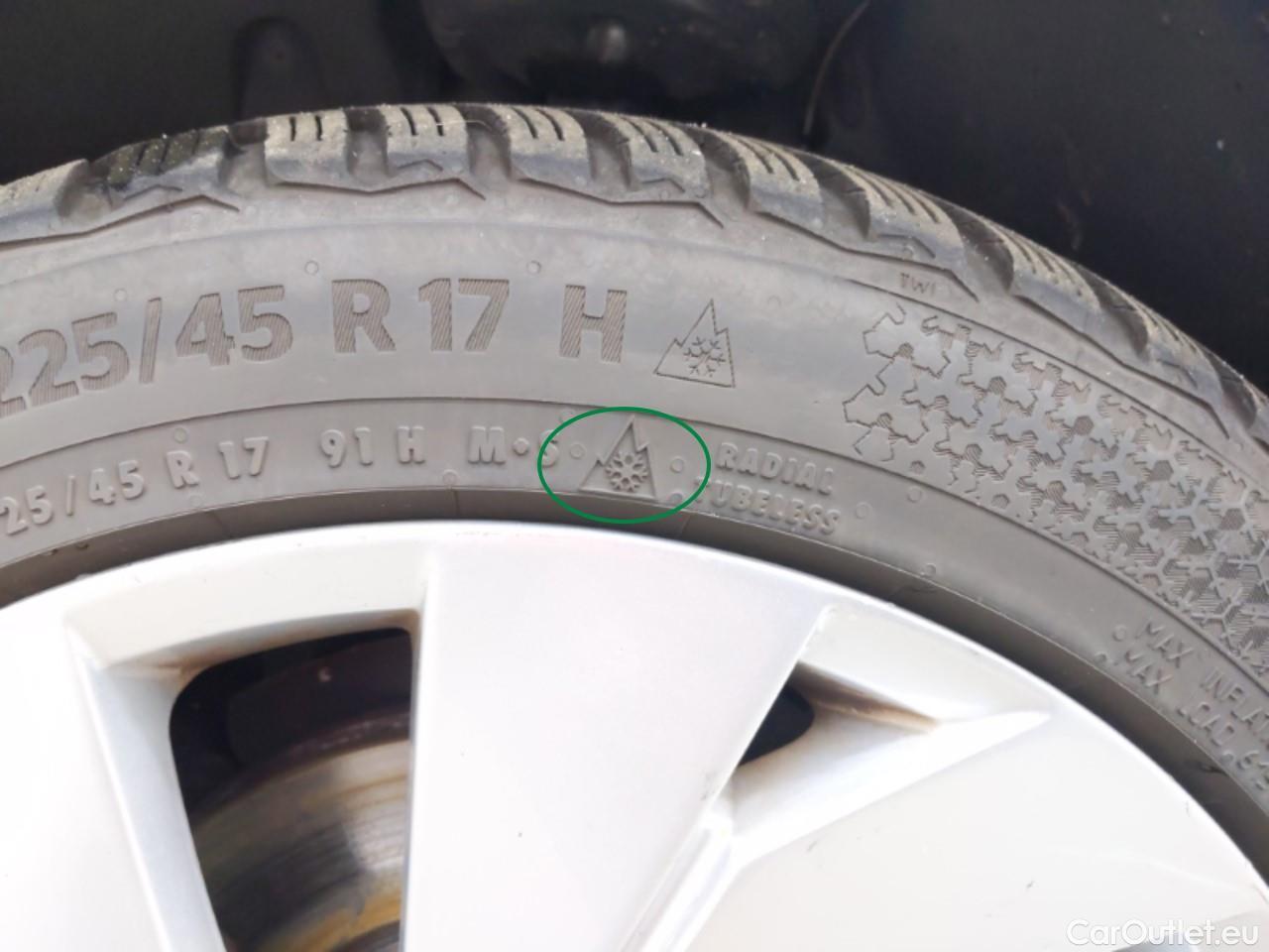  Volkswagen  Golf  VOLKSWAGEN / 2020 / 5P / Berline 1.5 eTSI OPF 130 DSG7 Style #1