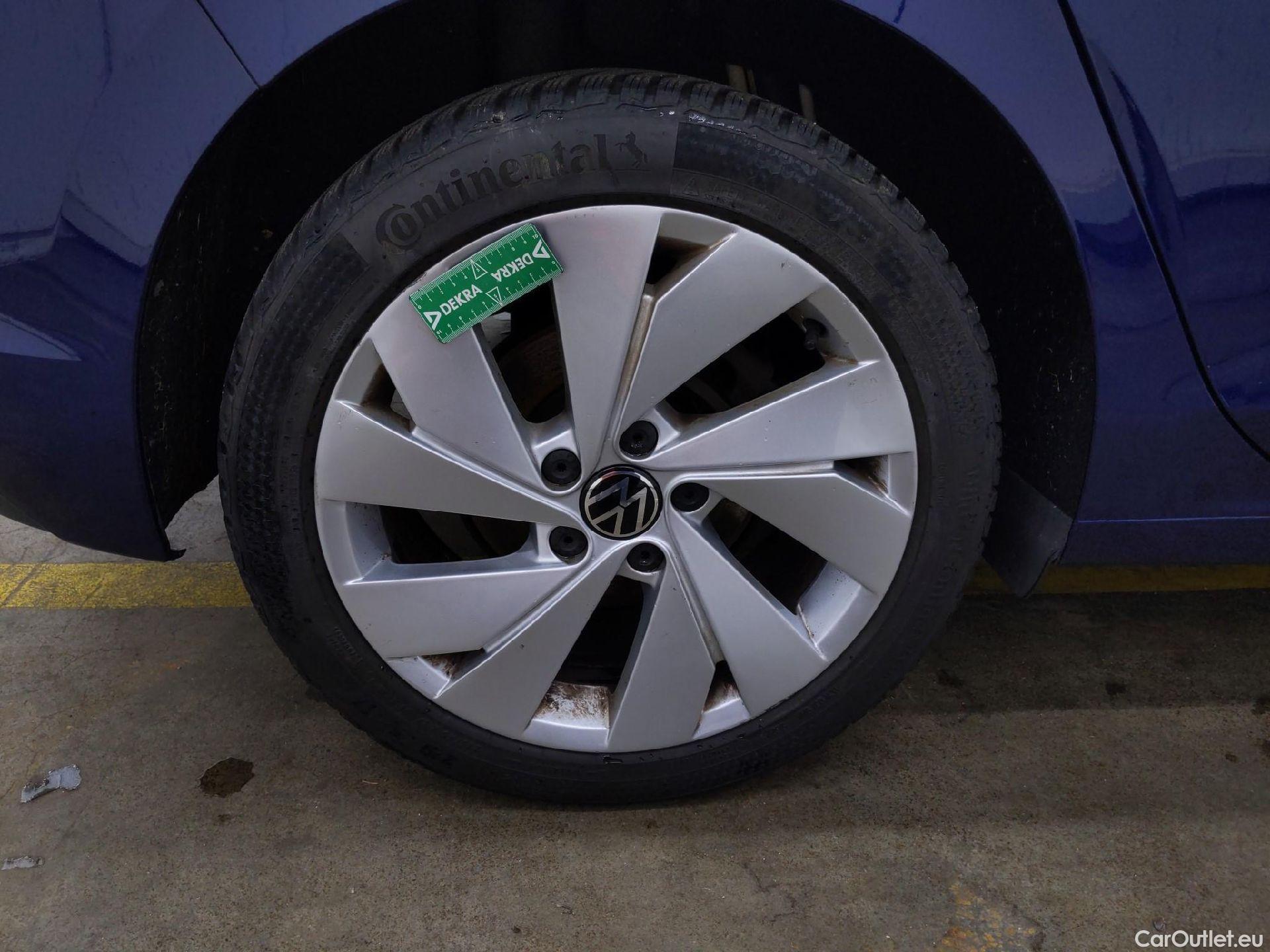  Volkswagen  Golf  VOLKSWAGEN / 2020 / 5P / Berline 1.5 eTSI OPF 130 DSG7 Style #26