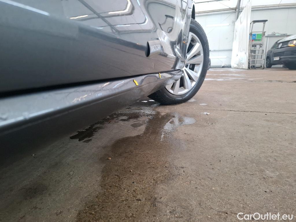  Volkswagen  Golf  VII Berline Confortline Business BMT 1.0 TSI 115CV BVM6 E6dT #8