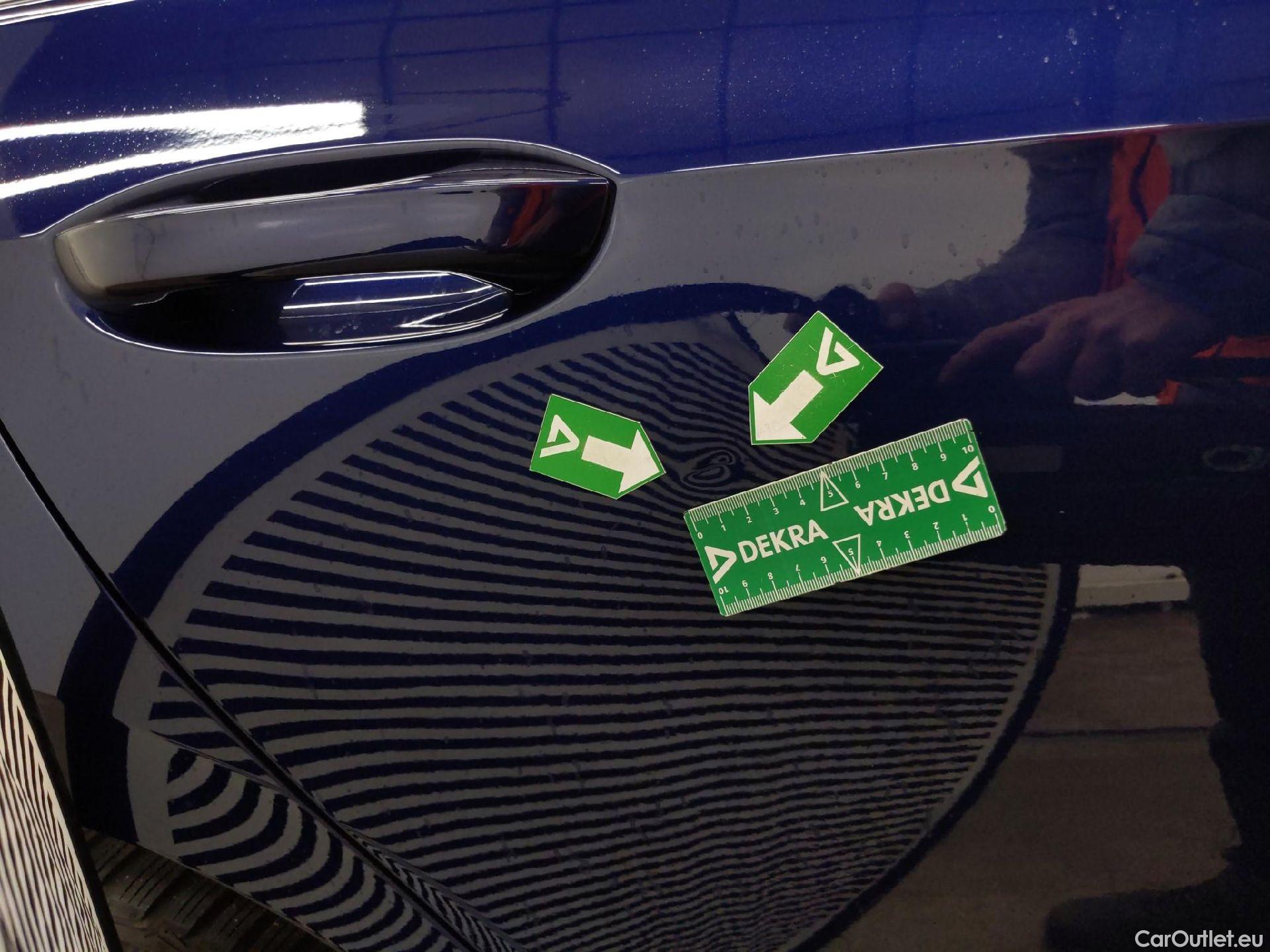  Volkswagen  Golf  VOLKSWAGEN / 2020 / 5P / Berline 1.5 eTSI OPF 130 DSG7 Style #28