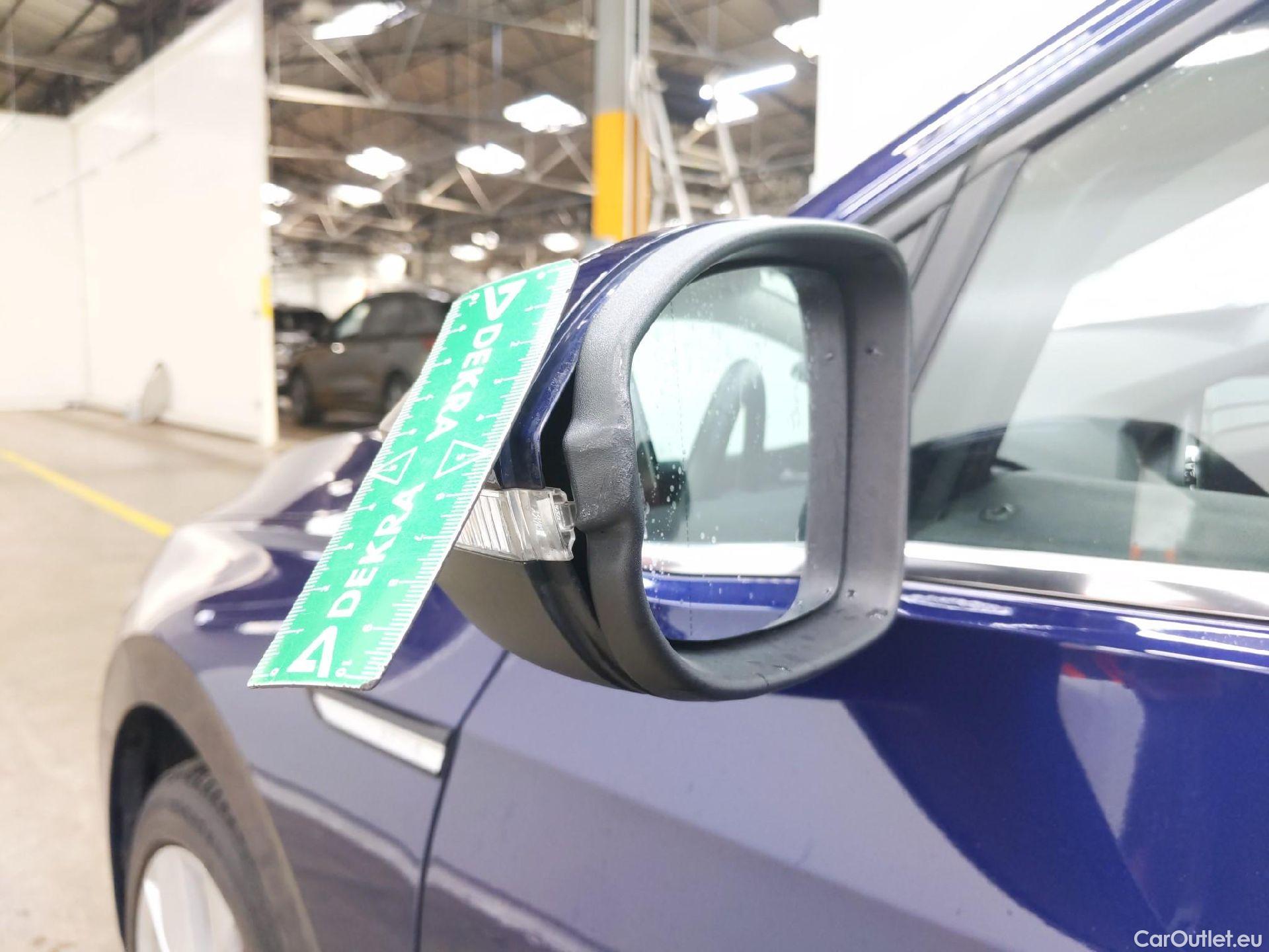  Volkswagen  Golf  VOLKSWAGEN / 2020 / 5P / Berline 1.5 eTSI OPF 130 DSG7 Style #17