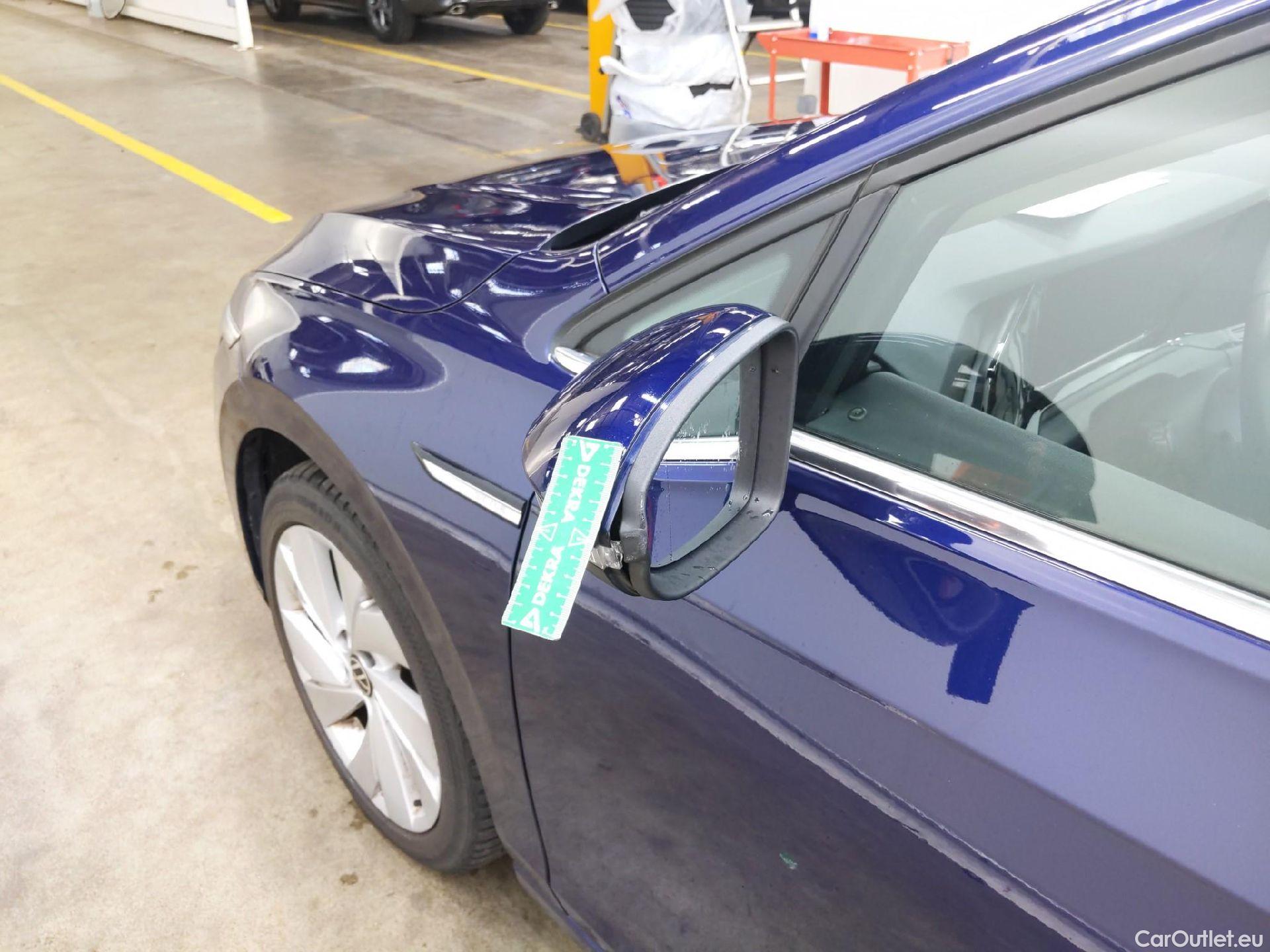  Volkswagen  Golf  VOLKSWAGEN / 2020 / 5P / Berline 1.5 eTSI OPF 130 DSG7 Style #15