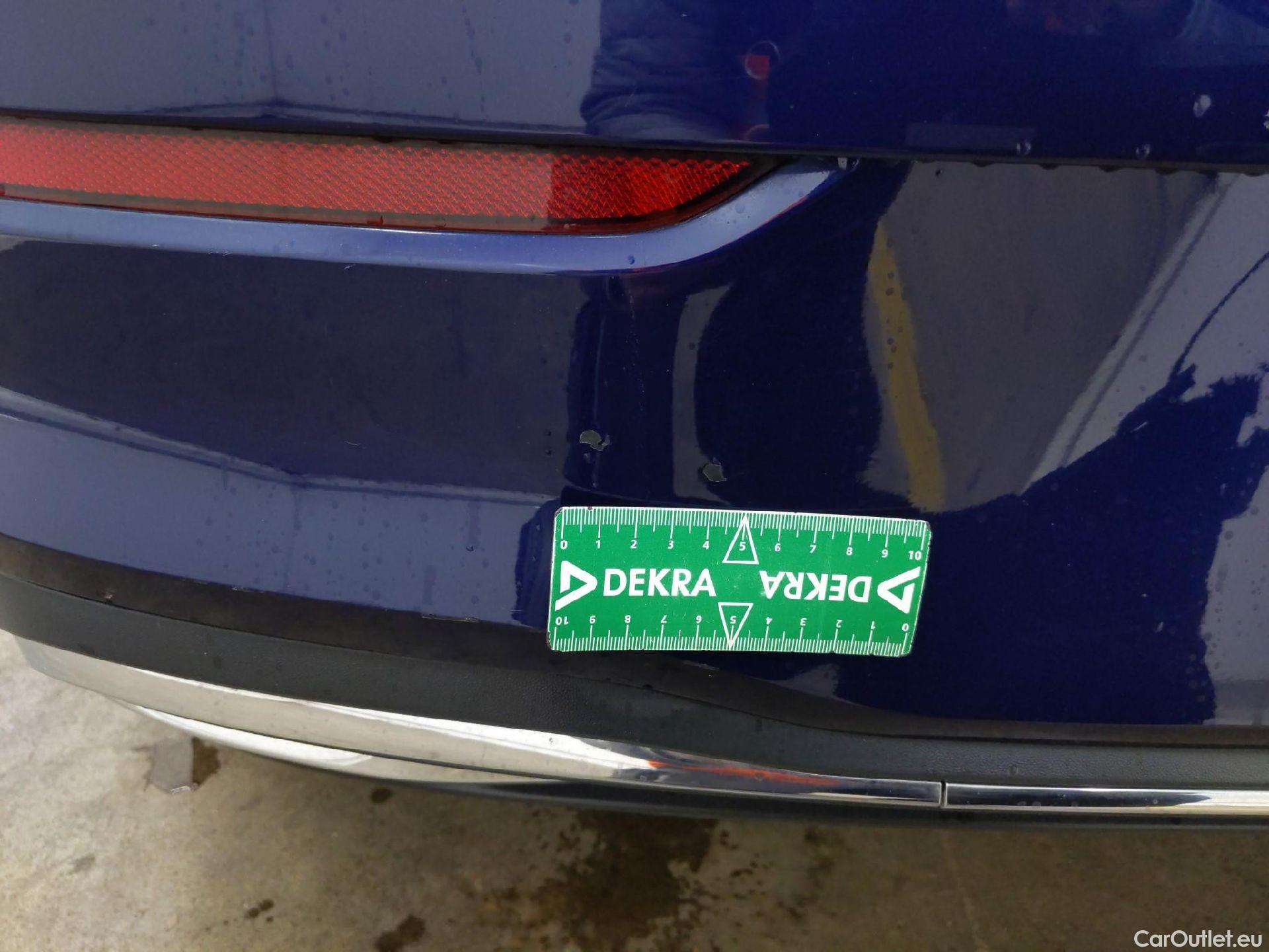  Volkswagen  Golf  VOLKSWAGEN / 2020 / 5P / Berline 1.5 eTSI OPF 130 DSG7 Style #21