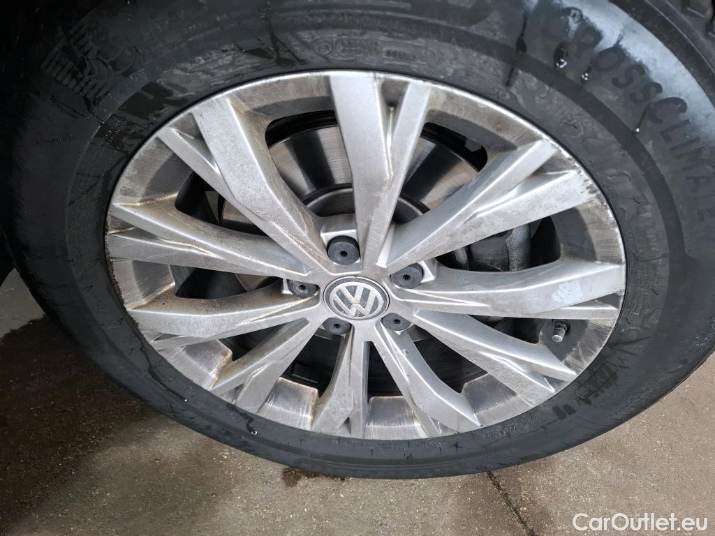  Volkswagen  Tiguan VOLKSWAGEN  / 2016 / 5P / SUV 2.0 TDI 150 DSG7 Confortline Business #8