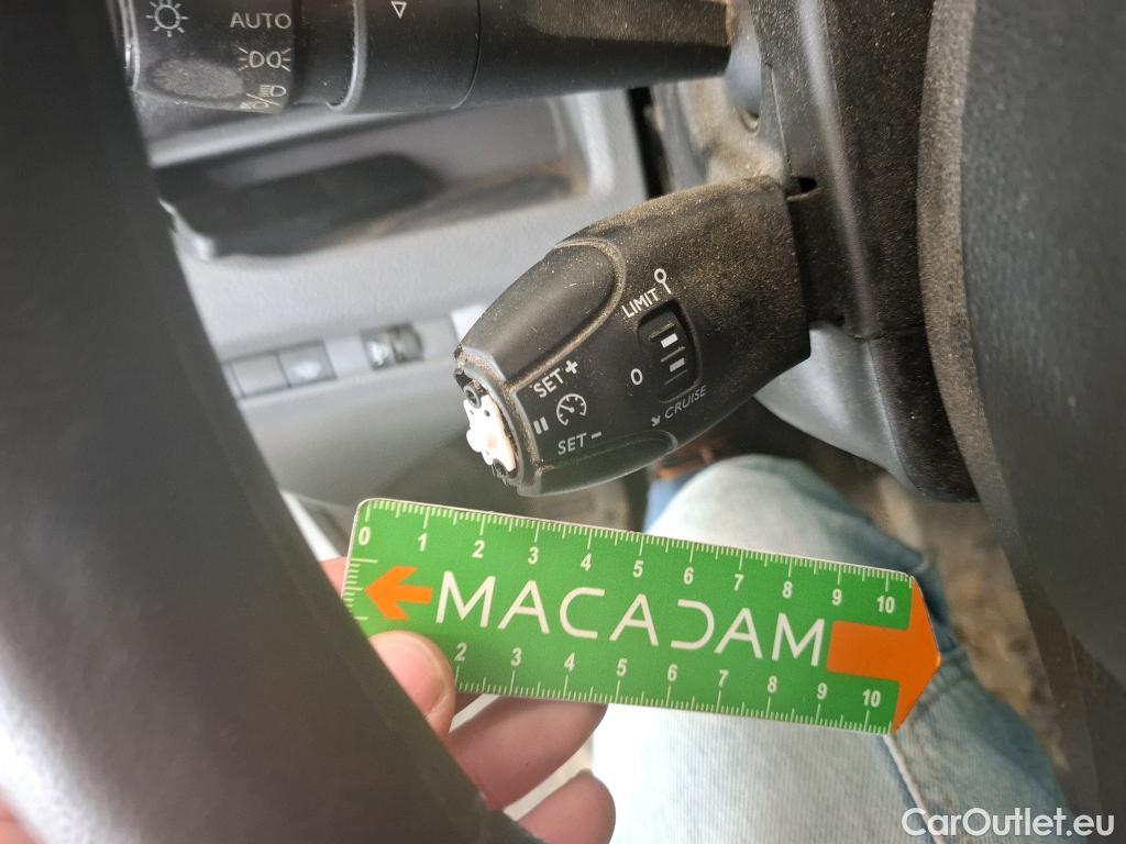  Opel  Vivaro OPEL  / 2019 / 4P / Fourgon tôlé 1.5 Diesel 100 ch L2 Pack Clim #48