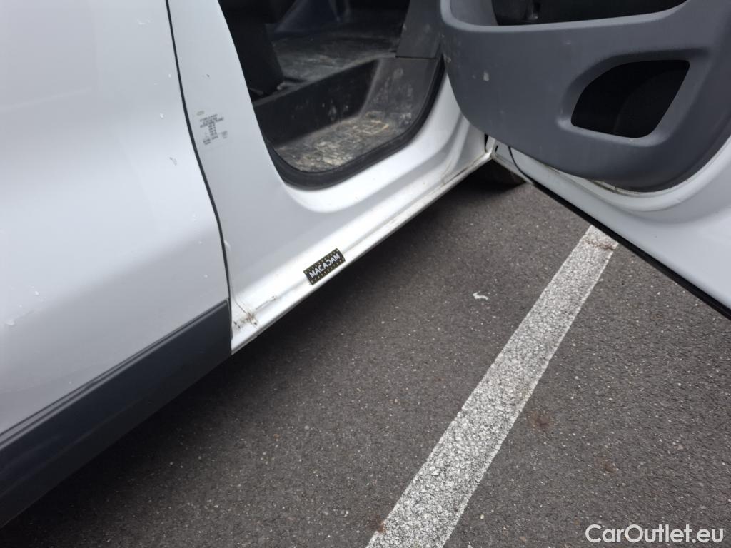  Opel  Vivaro OPEL  / 2019 / 4P / Fourgon tôlé 1.5 Diesel 100 ch L2 Pack Clim #37