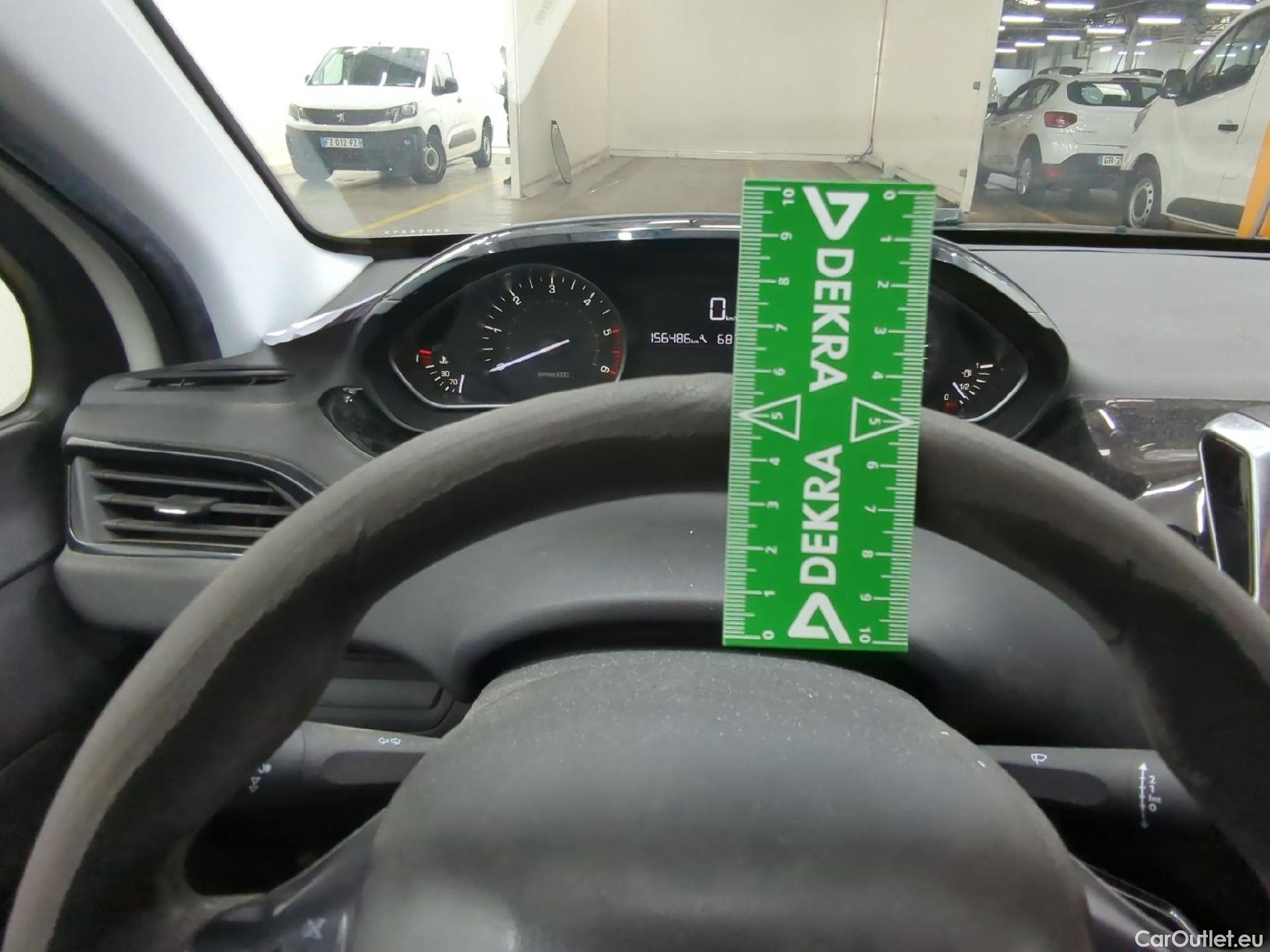  Peugeot  208  Affaire Premium Pack 1.5 HDi 100CV BVM5 E6dT #2