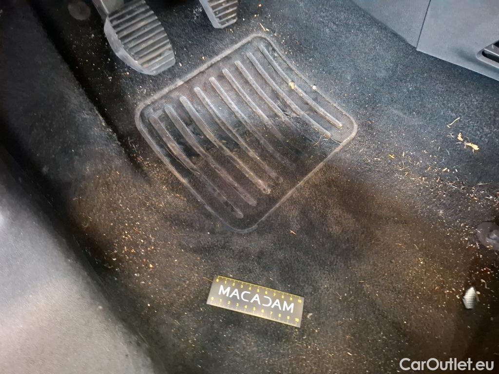  Peugeot  208  Signature 1.2 PureTech 80CV BVM5 E6dT #1