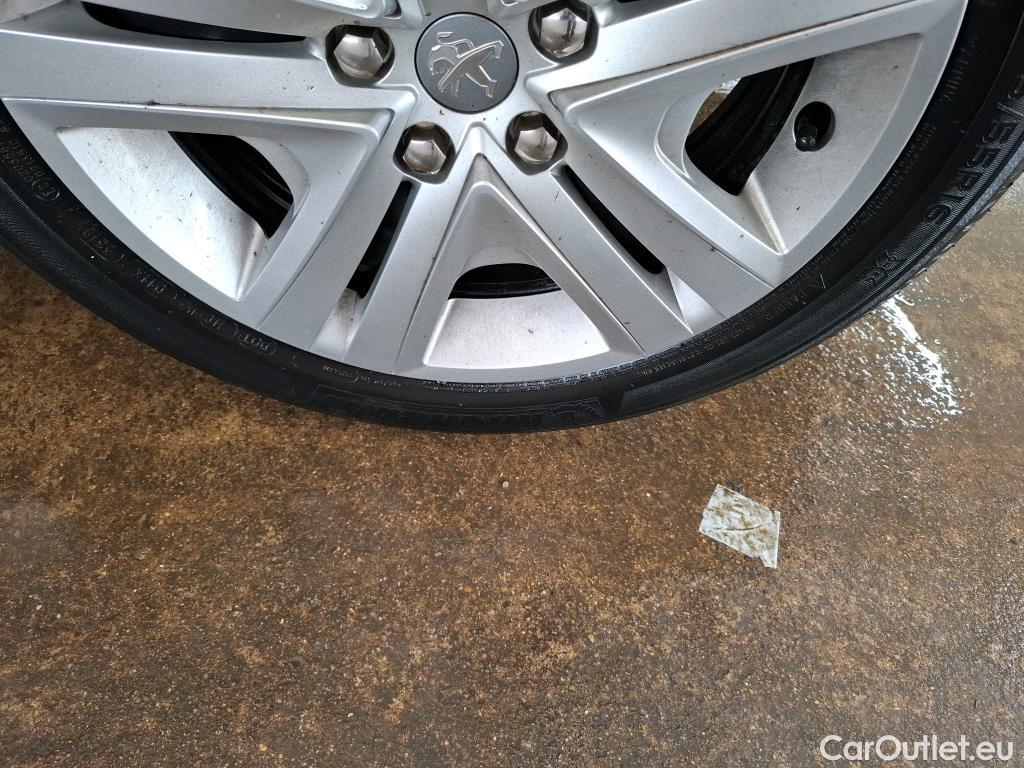  Peugeot  208  Signature 1.2 PureTech 80CV BVM5 E6dT #29