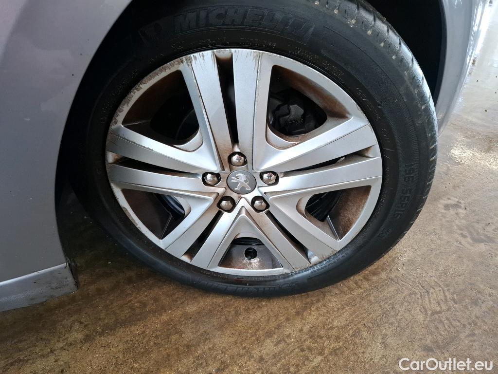  Peugeot  208  Signature 1.2 PureTech 80CV BVM5 E6dT #19