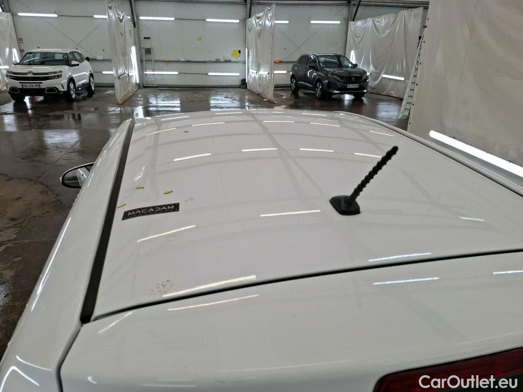  Toyota  Yaris TOYOTA  Hybride / 2017 / 5P / Berline 1.5 VVT-I HYBRID France Business #1