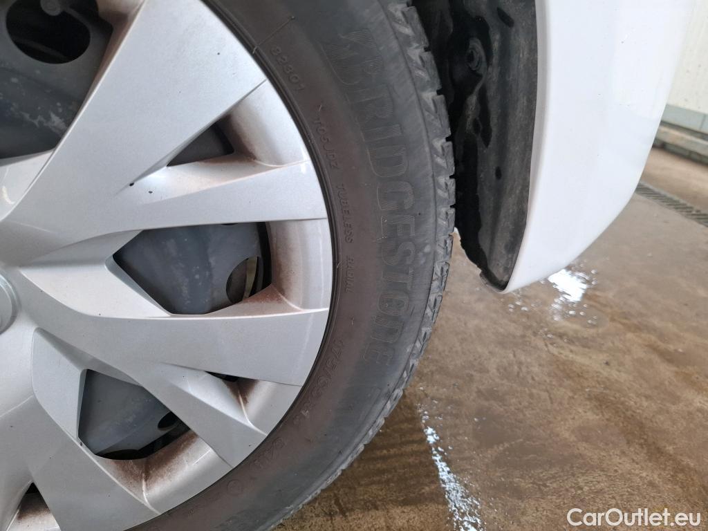  Toyota  Yaris TOYOTA  Hybride / 2017 / 5P / Berline 1.5 VVT-I HYBRID France Business #28