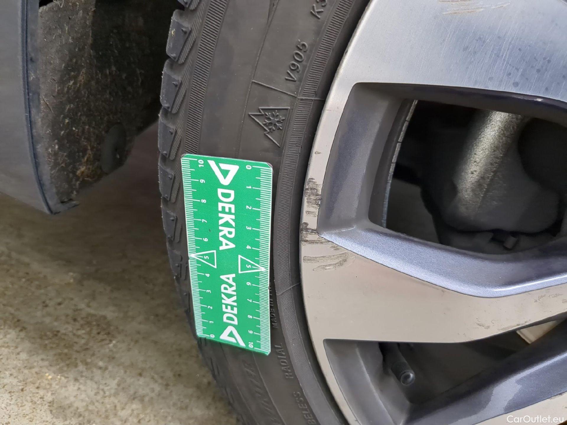  Renault  Megane RENAULT Mégane Estate / 2020 / 5P / Break techno TCe 140 EDC #23