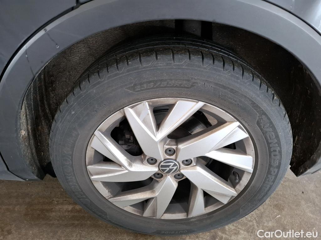  Volkswagen  Tiguan VOLKSWAGEN  / 2020 / 5P / SUV 1.5 TSI 150 DSG7 Elegance #9