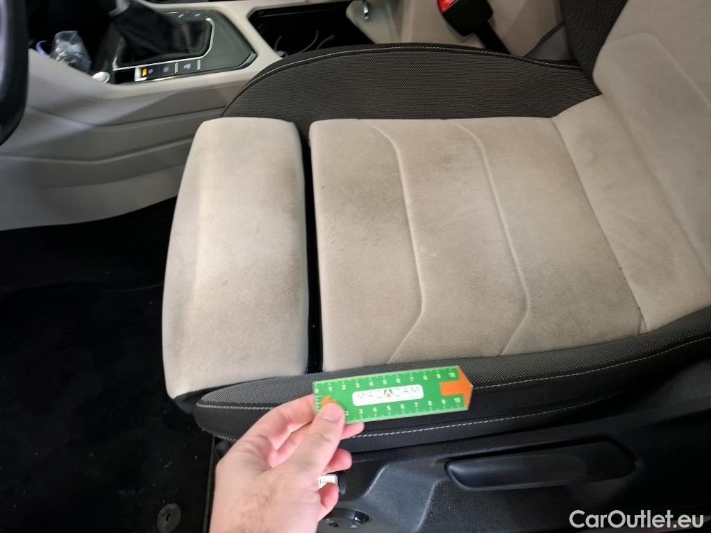  Volkswagen  Tiguan VOLKSWAGEN  / 2020 / 5P / SUV 1.5 TSI 150 DSG7 Elegance #22