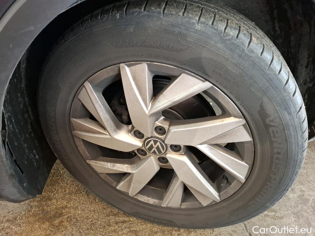  Volkswagen  Tiguan VOLKSWAGEN  / 2020 / 5P / SUV 1.5 TSI 150 DSG7 Elegance #6