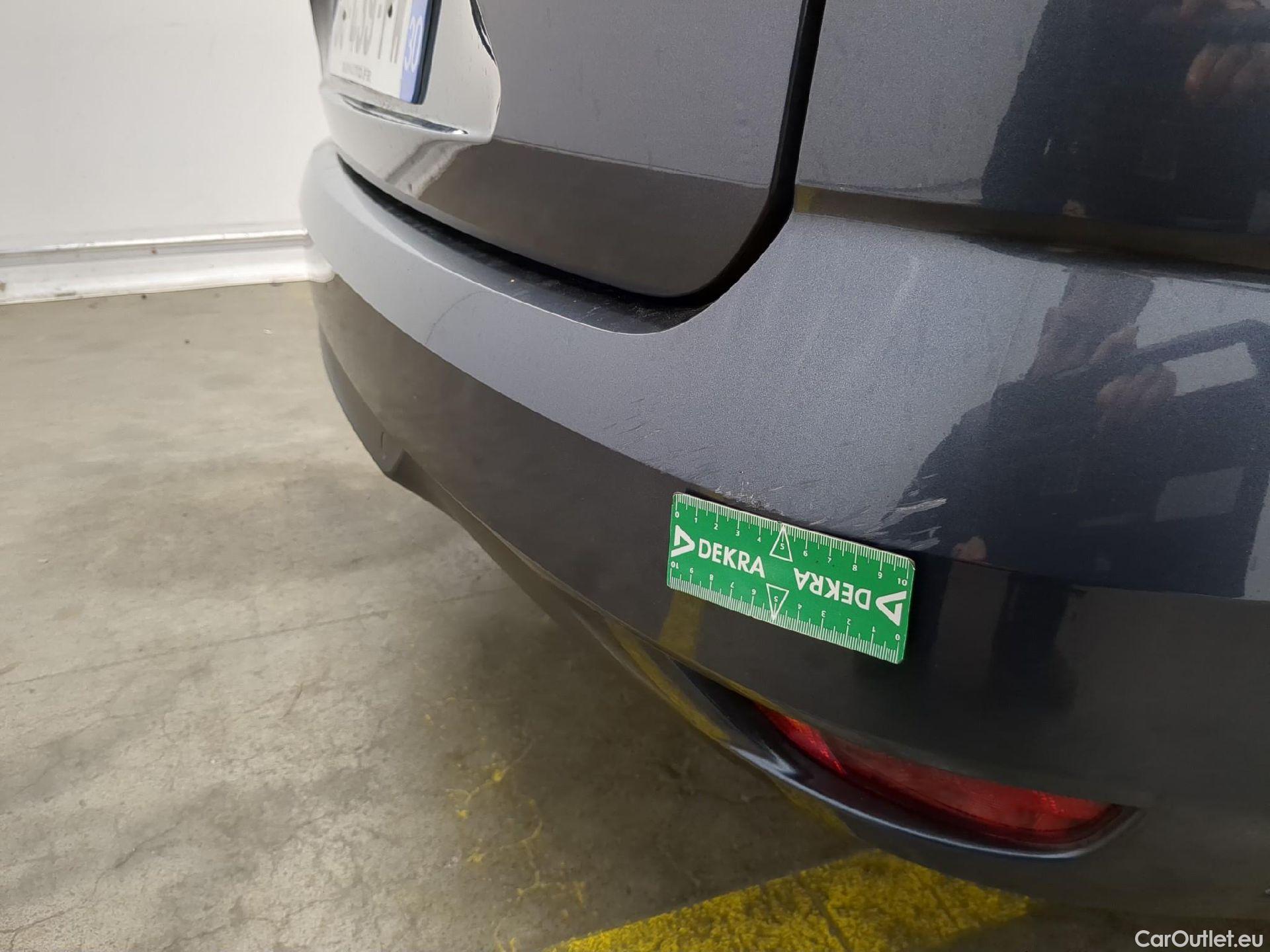  Renault  Megane RENAULT Mégane Estate / 2020 / 5P / Break techno TCe 140 EDC #16