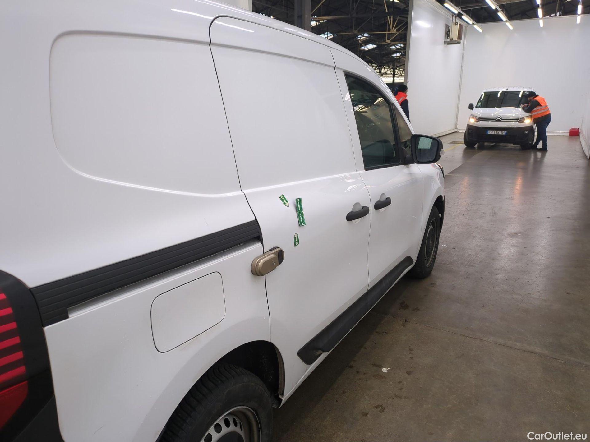  Renault  Kangoo RENAULT  / 2021 / 4P / Fourgonnette GD CONFORT - BLUE DCI 95 #23