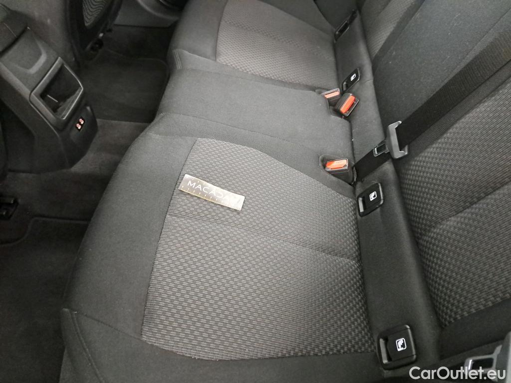  Bmw  Serie 1 BMW Série 1 / 2019 / 5P / Berline 116i DKG7 Business Design #9