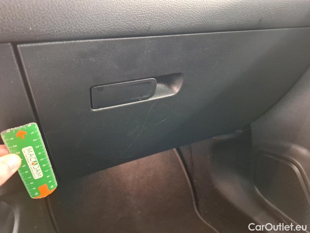  Mercedes  GLA MERCEDES-BENZ  / 2020 / 5P / SUV 2.0  200 D BUSINESS LINE DCT #8