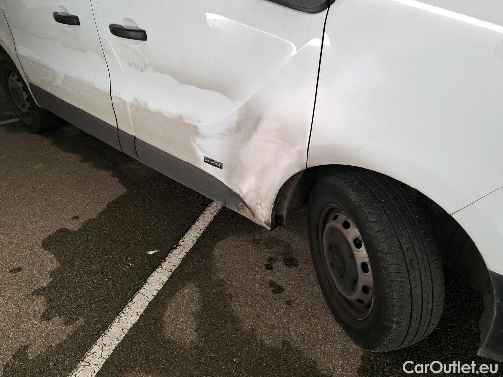  Renault  Trafic RENAULT  / 2021 / 4P / Fourgon tôlé FG CF L1H1 2T8 Blue dCi 110 #1