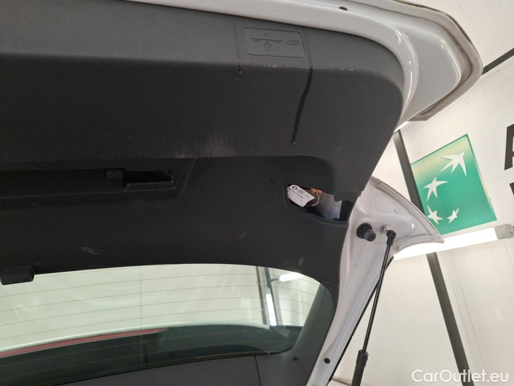  Volkswagen  Golf  VOLKSWAGEN / 2020 / 5P / Berline 1.0 TSI OPF 110 BVM6 Life Busi #37