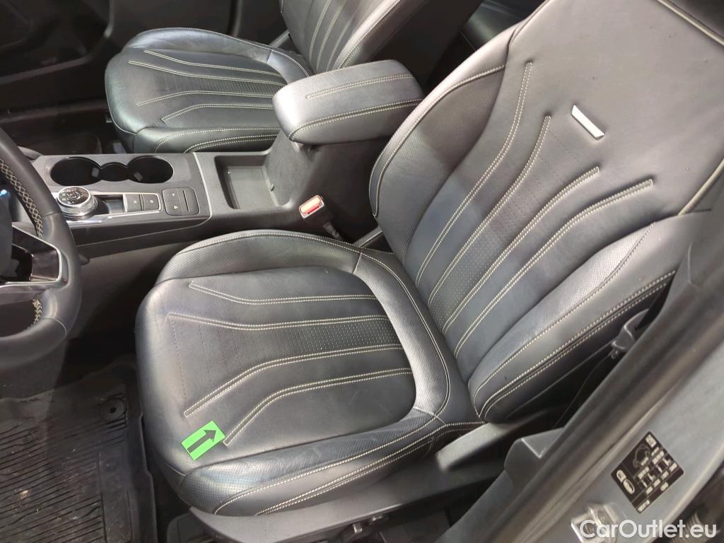  Ford  Kuga 2.5 Duratec FHEV 190CP Vignale CVT AWD #35