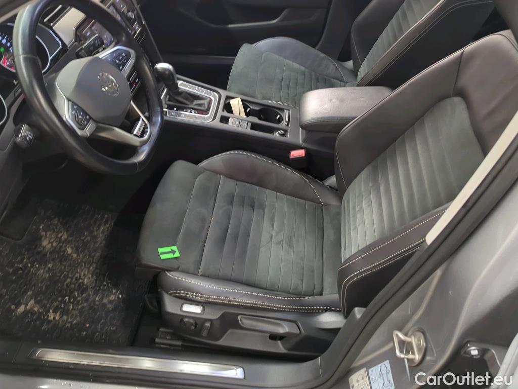  Volkswagen  Passat High. 2.0 TSI OPF DSG 4Mot 280 CP #19