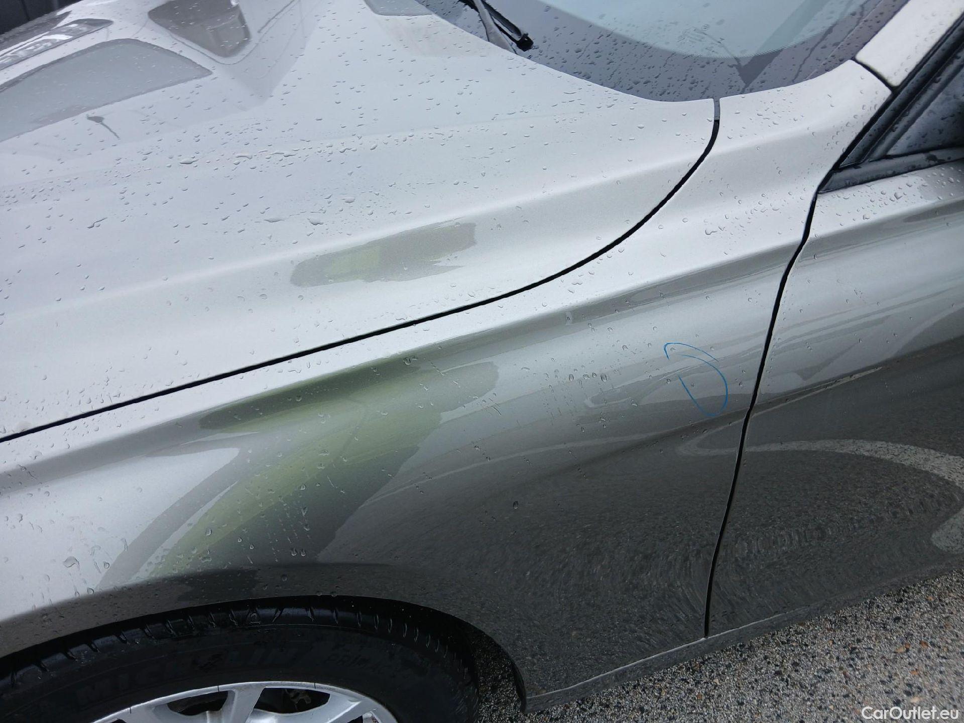  Bmw  Serie 3 BMW  / 2015 / 5P / familiar 318d Touring #17