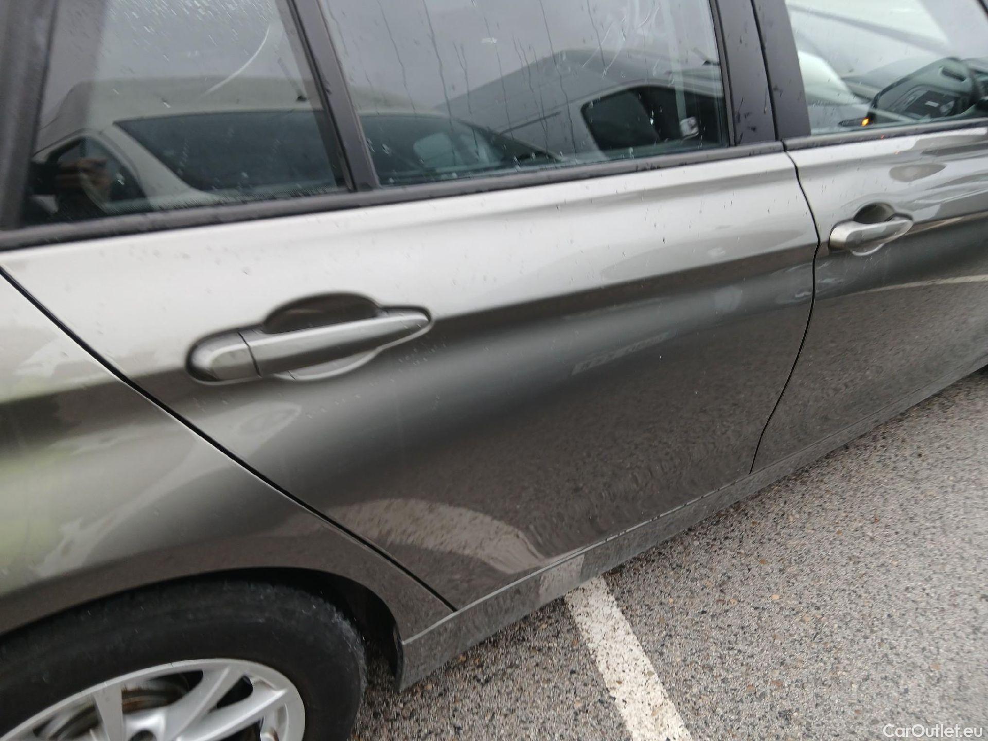  Bmw  Serie 3 BMW  / 2015 / 5P / familiar 318d Touring #24