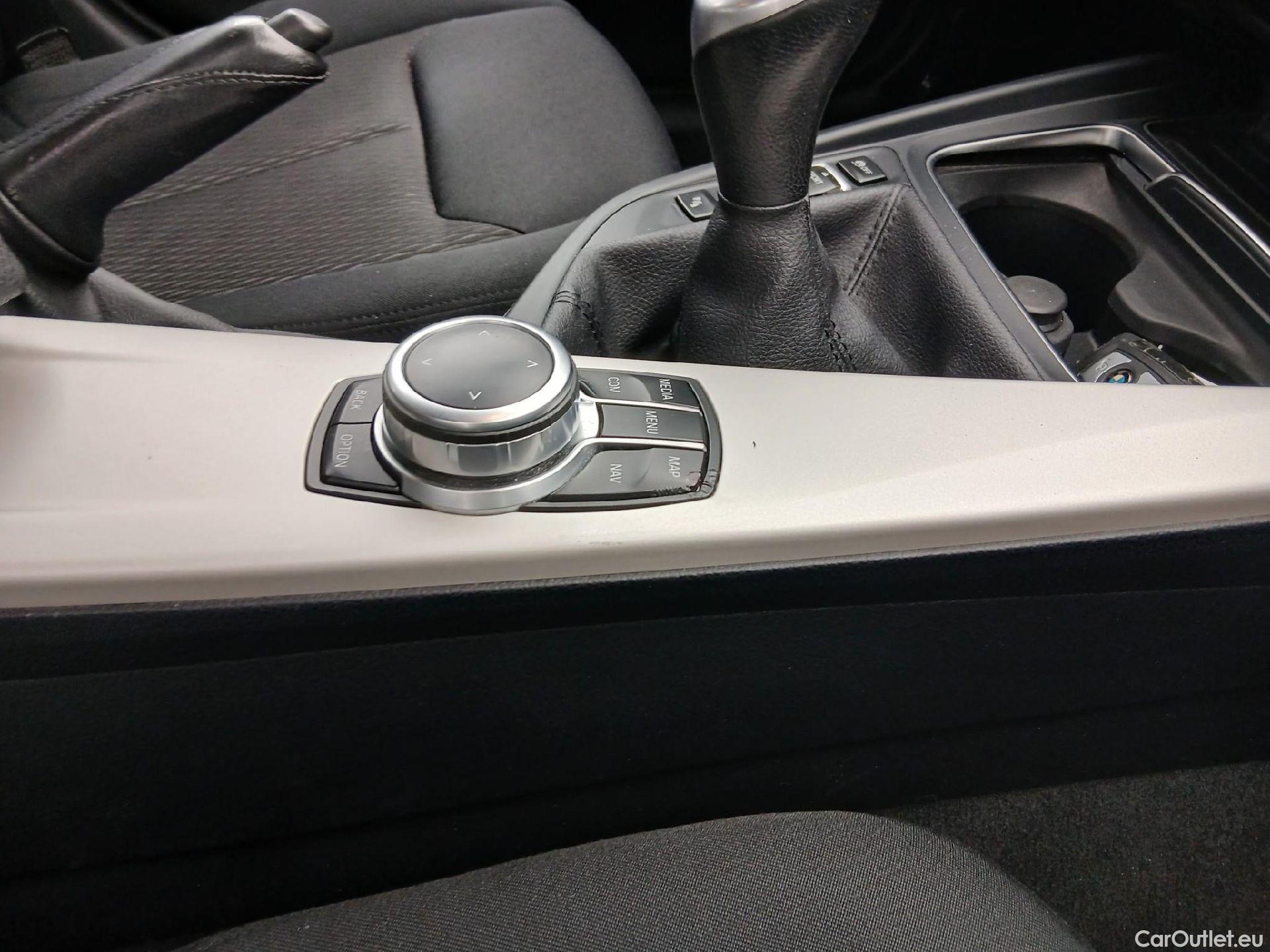  Bmw  Serie 3 BMW  / 2015 / 5P / familiar 318d Touring #5