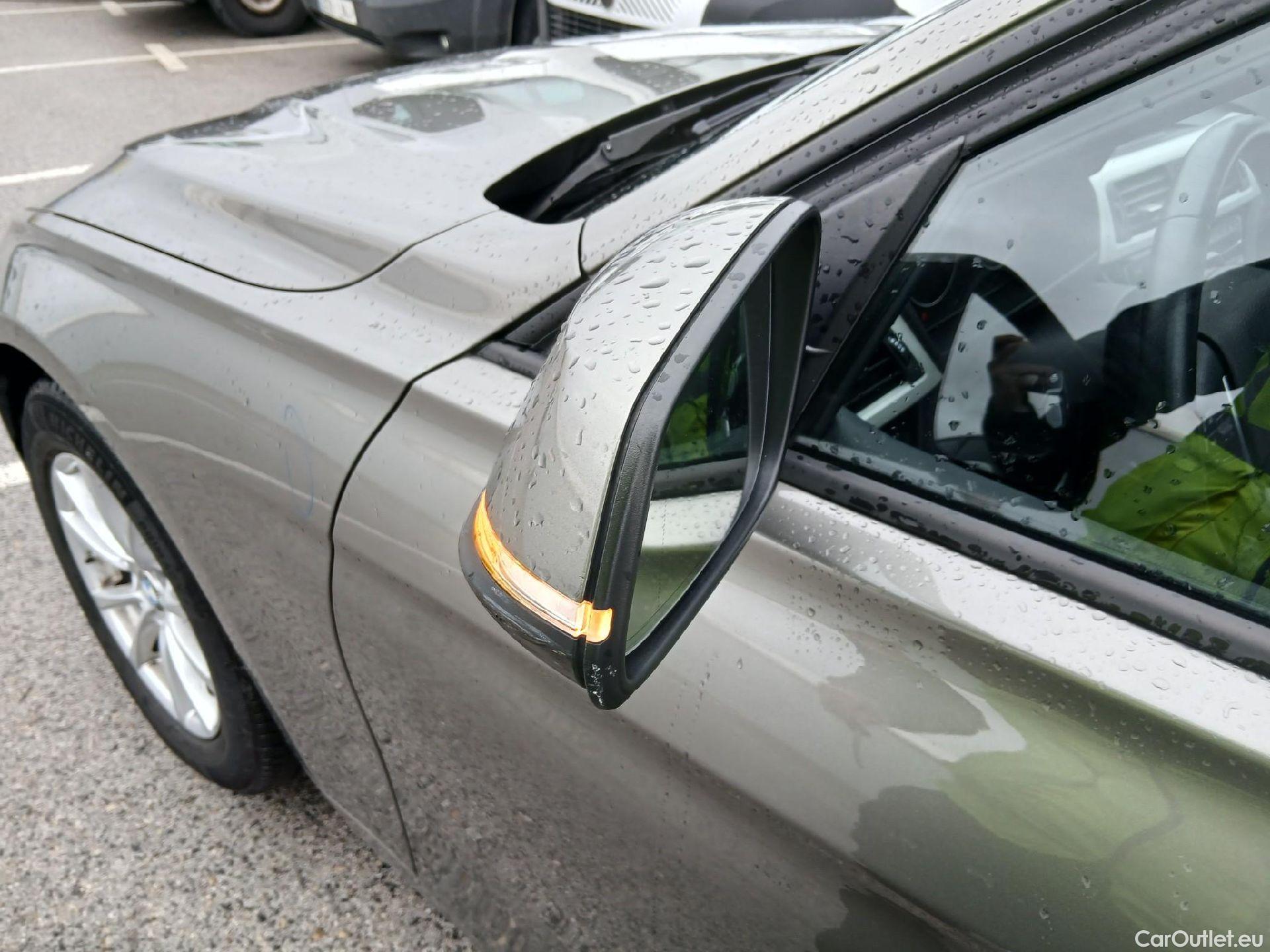  Bmw  Serie 3 BMW  / 2015 / 5P / familiar 318d Touring #20