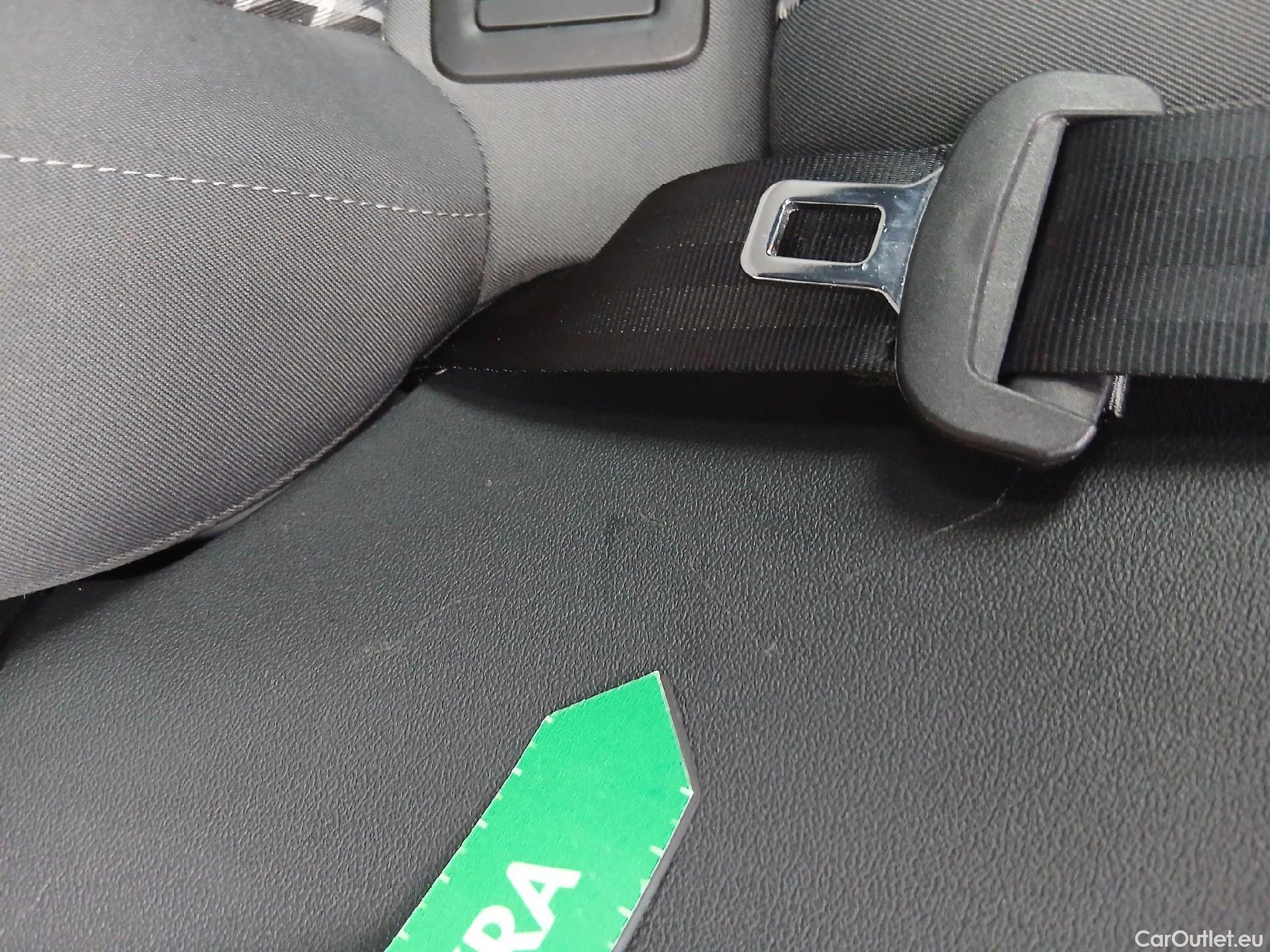  Audi  A1 Sportback AUDI A1 / 2018 / 5P / berlina con portón Sportback Adrenalin 30 TFSI 81kW S tron(SP) #35