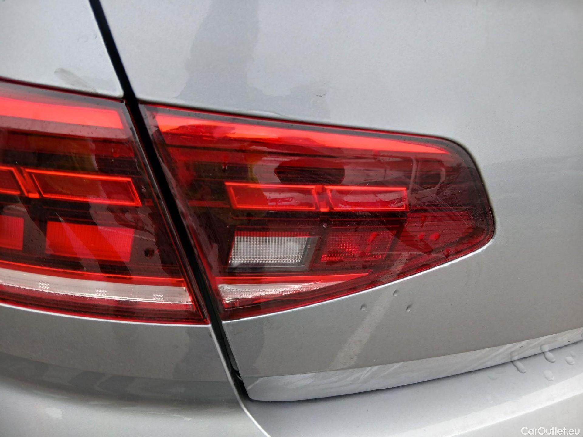  Volkswagen  Passat VOLKSWAGEN  / 2019 / 4P / sedán Business 2.0 TDI 90kW (122CV) DSG #28