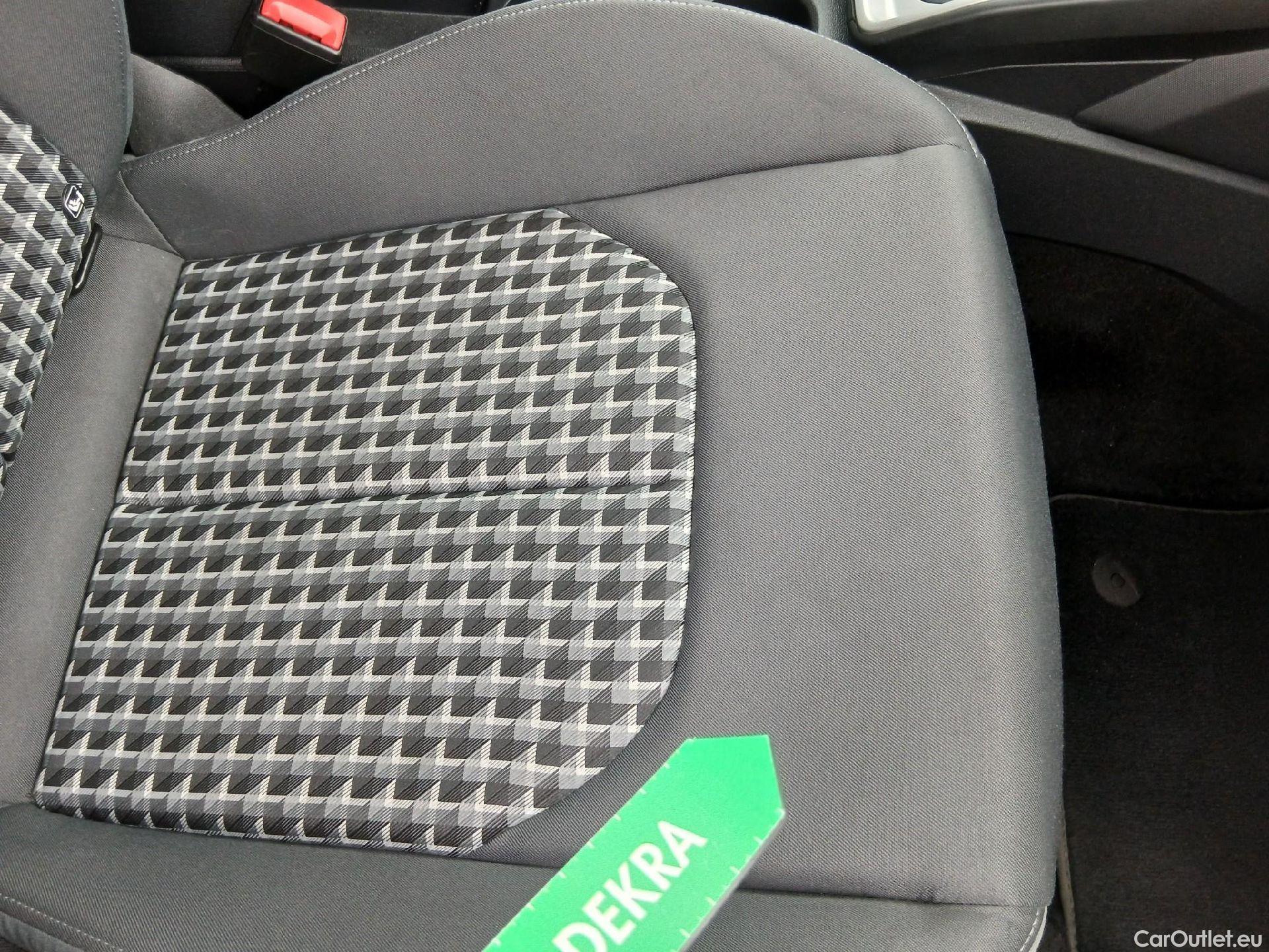  Audi  A1 Sportback AUDI A1 / 2018 / 5P / berlina con portón Sportback Adrenalin 30 TFSI 81kW S tron(SP) #32