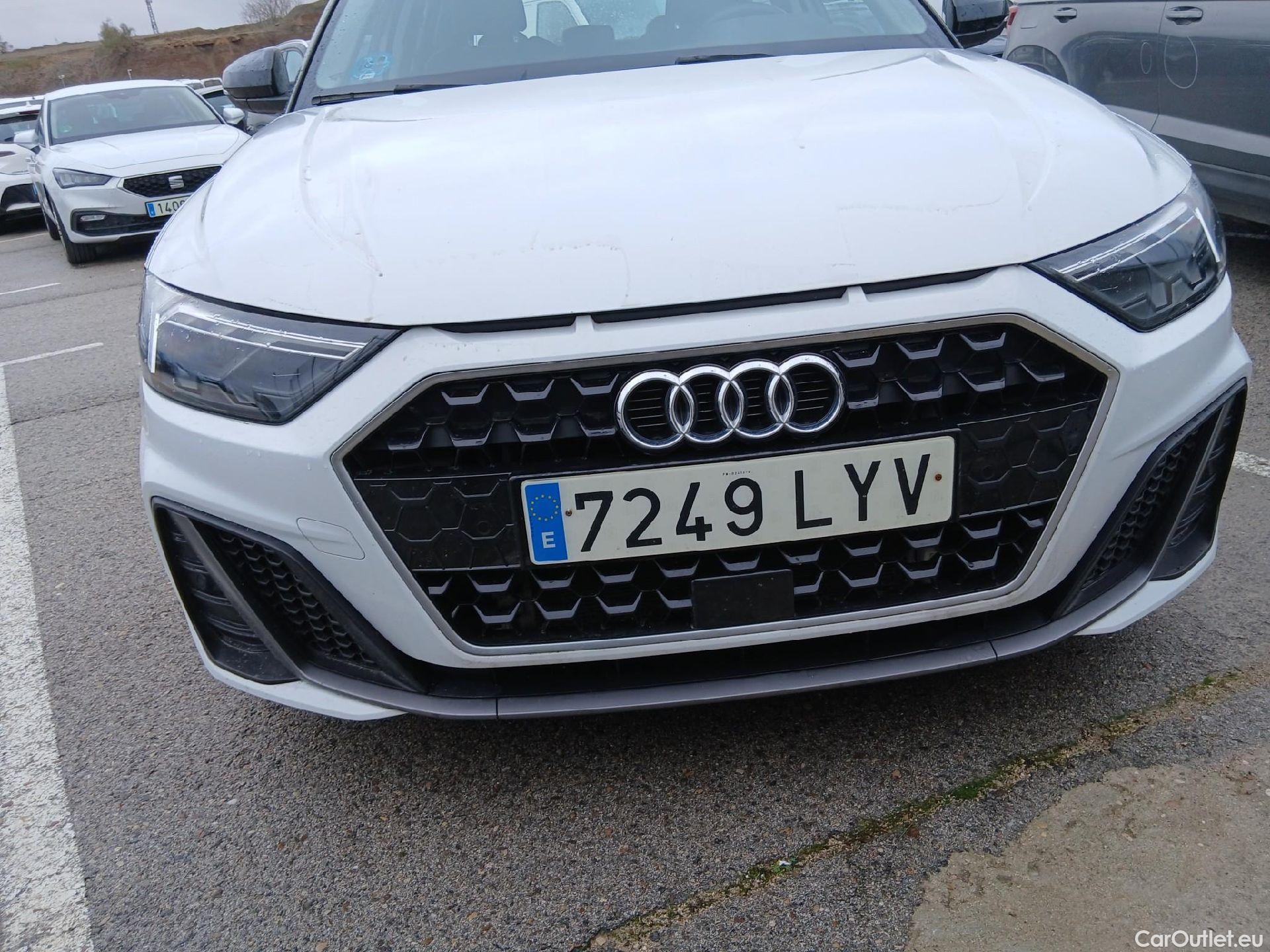  Audi  A1 Sportback AUDI A1 / 2018 / 5P / berlina con portón Sportback Adrenalin 30 TFSI 81kW S tron(SP) #4