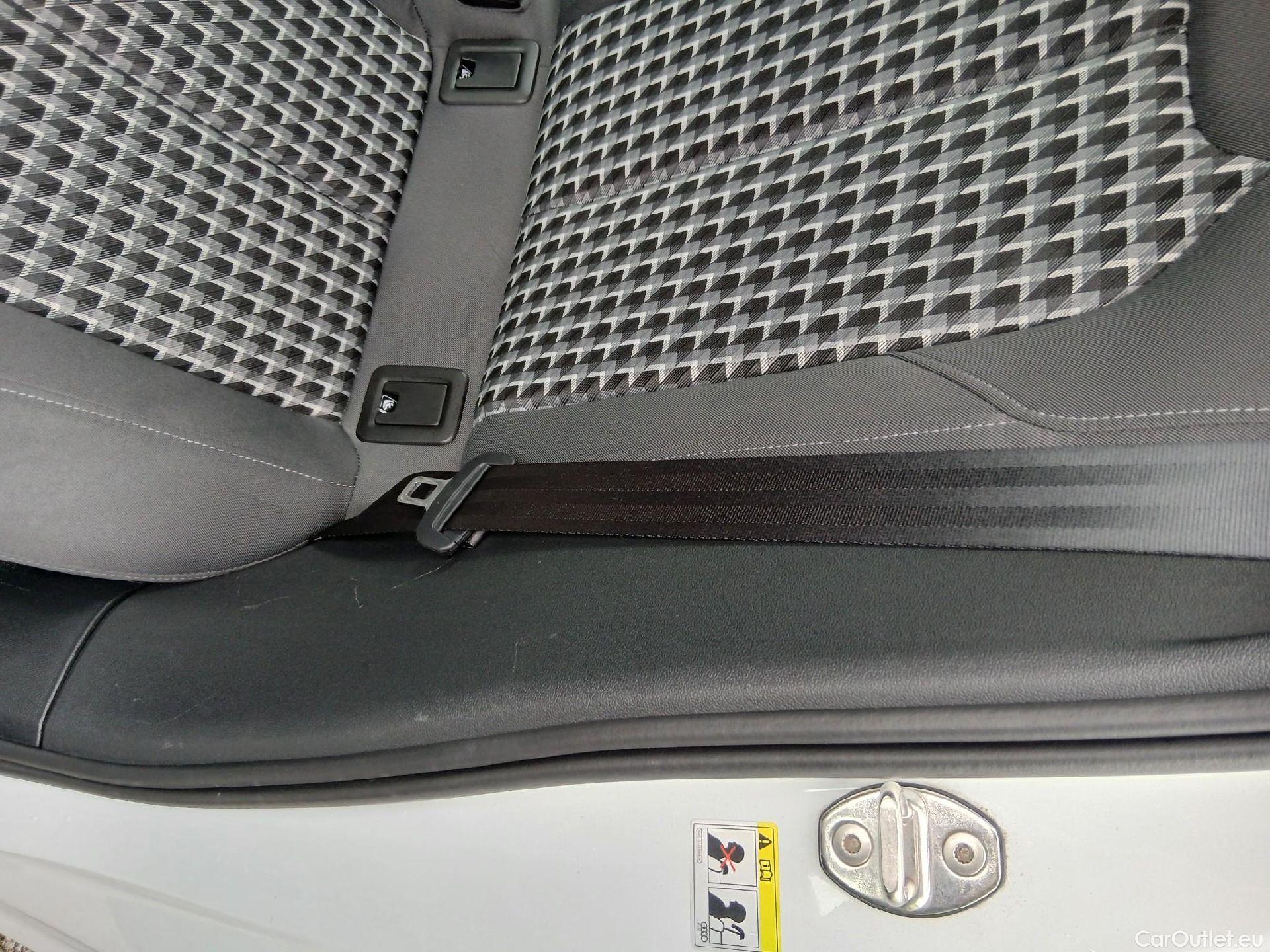  Audi  A1 Sportback AUDI A1 / 2018 / 5P / berlina con portón Sportback Adrenalin 30 TFSI 81kW S tron(SP) #36