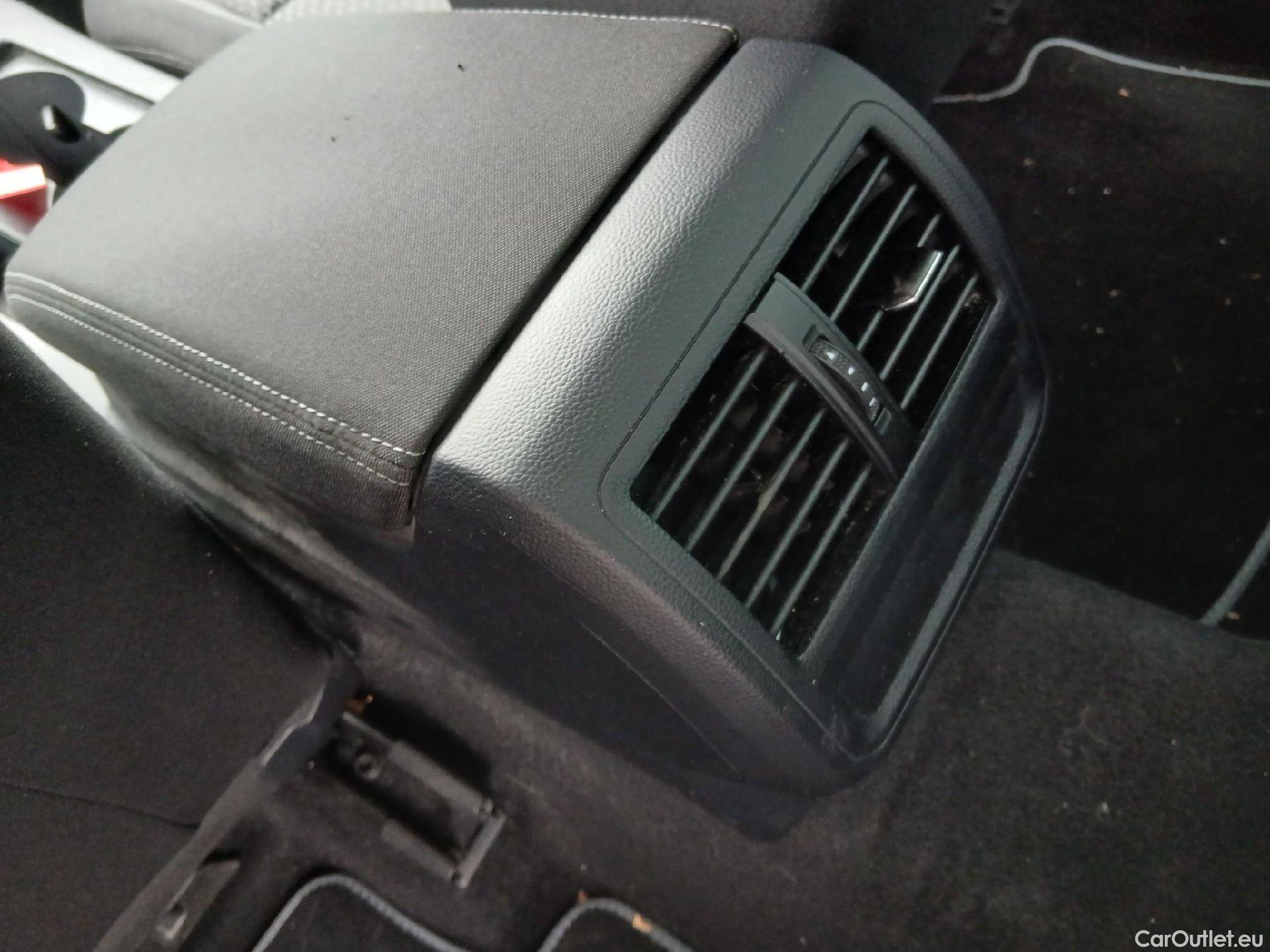  Volkswagen  Passat VOLKSWAGEN  / 2019 / 4P / sedán Business 2.0 TDI 90kW (122CV) DSG #22