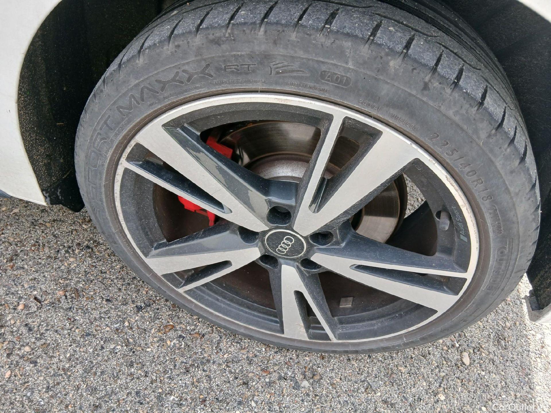  Audi  A3 AUDI  / 2020 / 5P / berlina con portón Sportback Black 45 TFSI e Comp S tronic #4