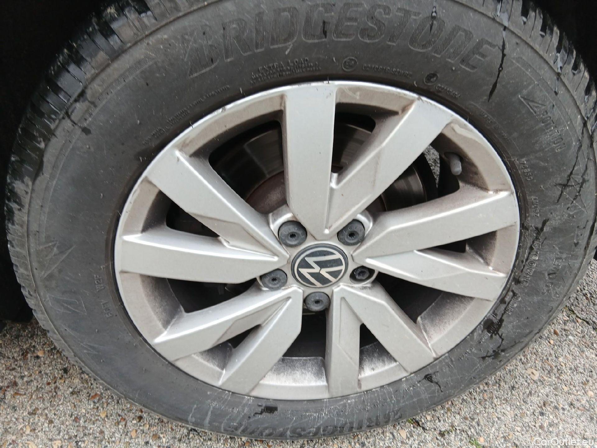  Volkswagen  Passat VOLKSWAGEN  / 2019 / 4P / sedán Business 2.0 TDI 90kW (122CV) DSG #24