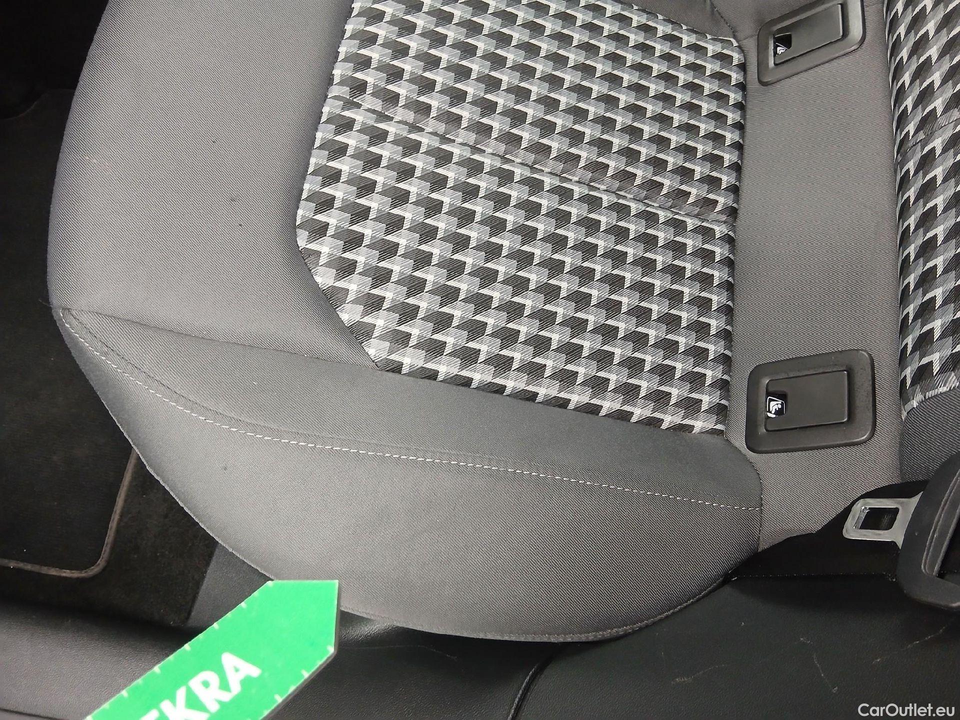  Audi  A1 Sportback AUDI A1 / 2018 / 5P / berlina con portón Sportback Adrenalin 30 TFSI 81kW S tron(SP) #31