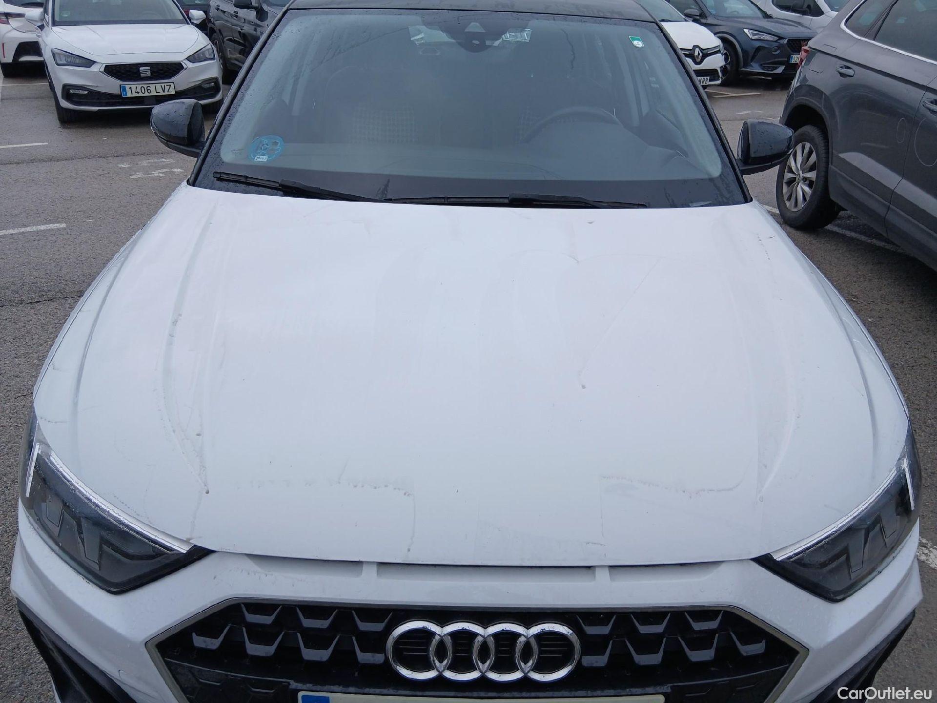  Audi  A1 Sportback AUDI A1 / 2018 / 5P / berlina con portón Sportback Adrenalin 30 TFSI 81kW S tron(SP) #3