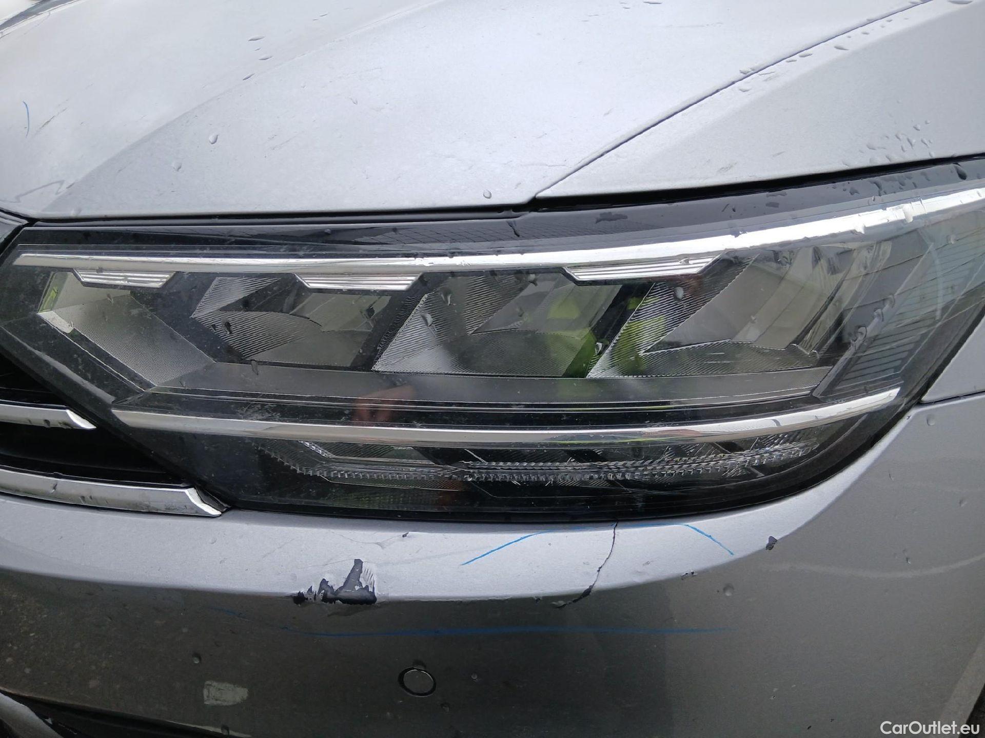  Volkswagen  Passat VOLKSWAGEN  / 2019 / 4P / sedán Business 2.0 TDI 90kW (122CV) DSG #7