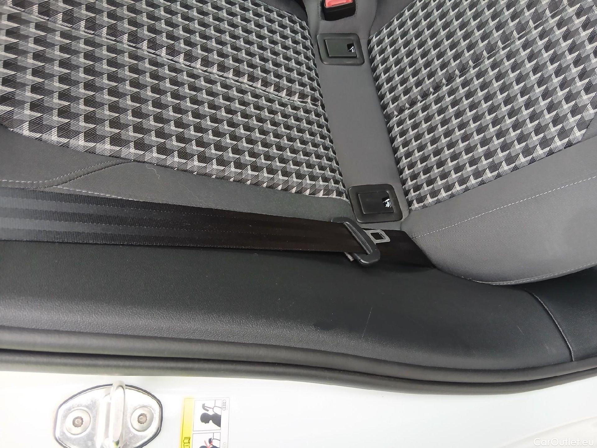  Audi  A1 Sportback AUDI A1 / 2018 / 5P / berlina con portón Sportback Adrenalin 30 TFSI 81kW S tron(SP) #33