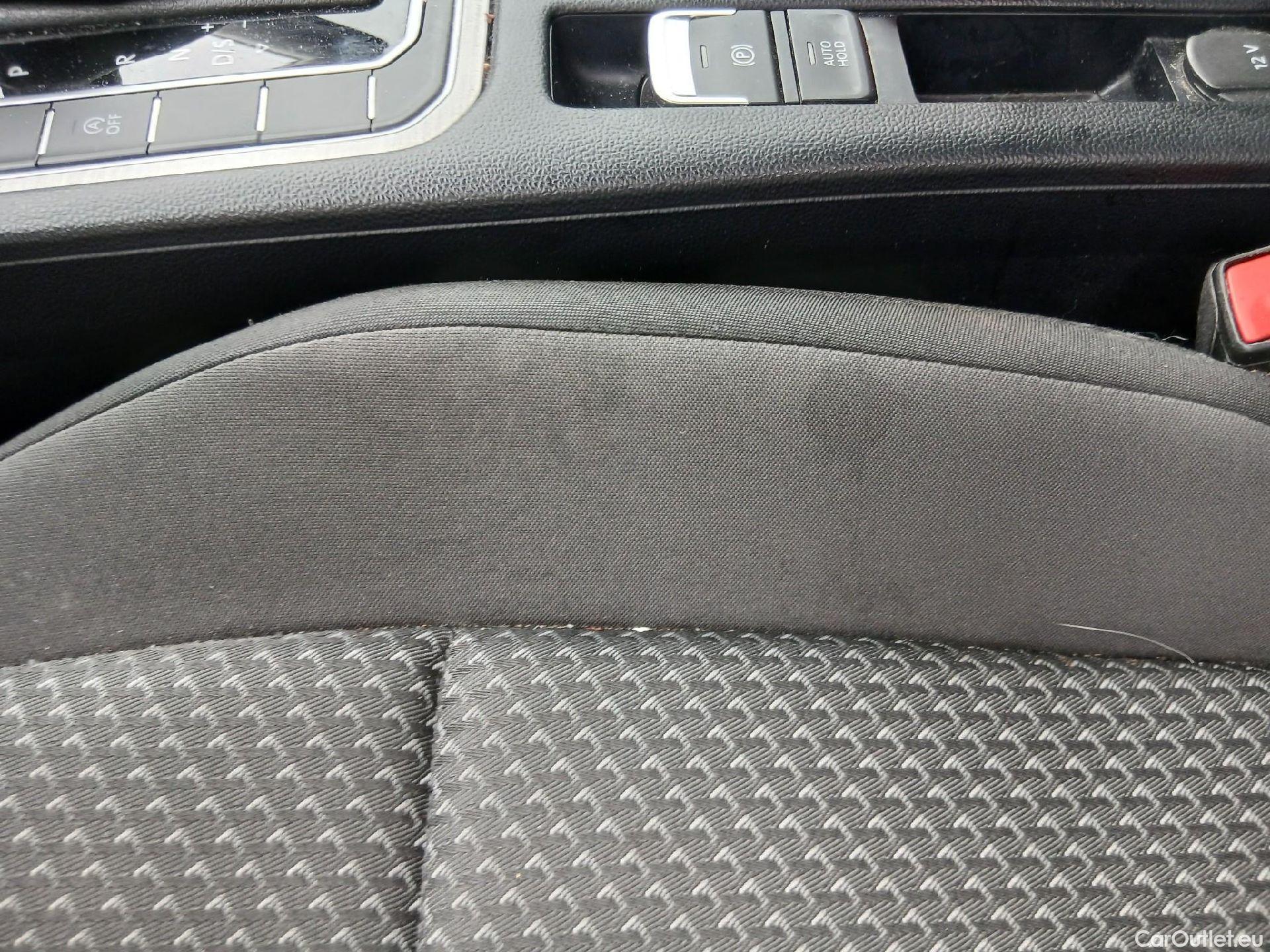  Volkswagen  Passat VOLKSWAGEN  / 2019 / 4P / sedán Business 2.0 TDI 90kW (122CV) DSG #19