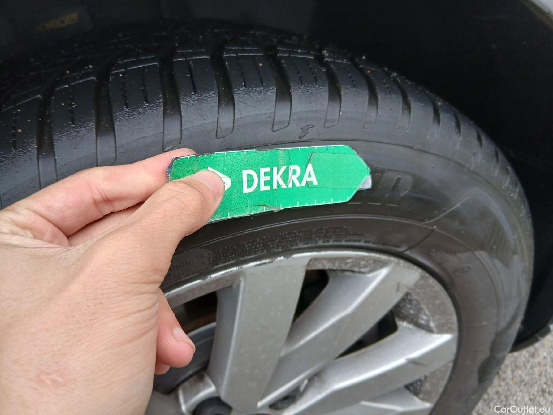  Volkswagen  Passat VOLKSWAGEN  / 2019 / 4P / sedán Business 2.0 TDI 90kW (122CV) DSG #42