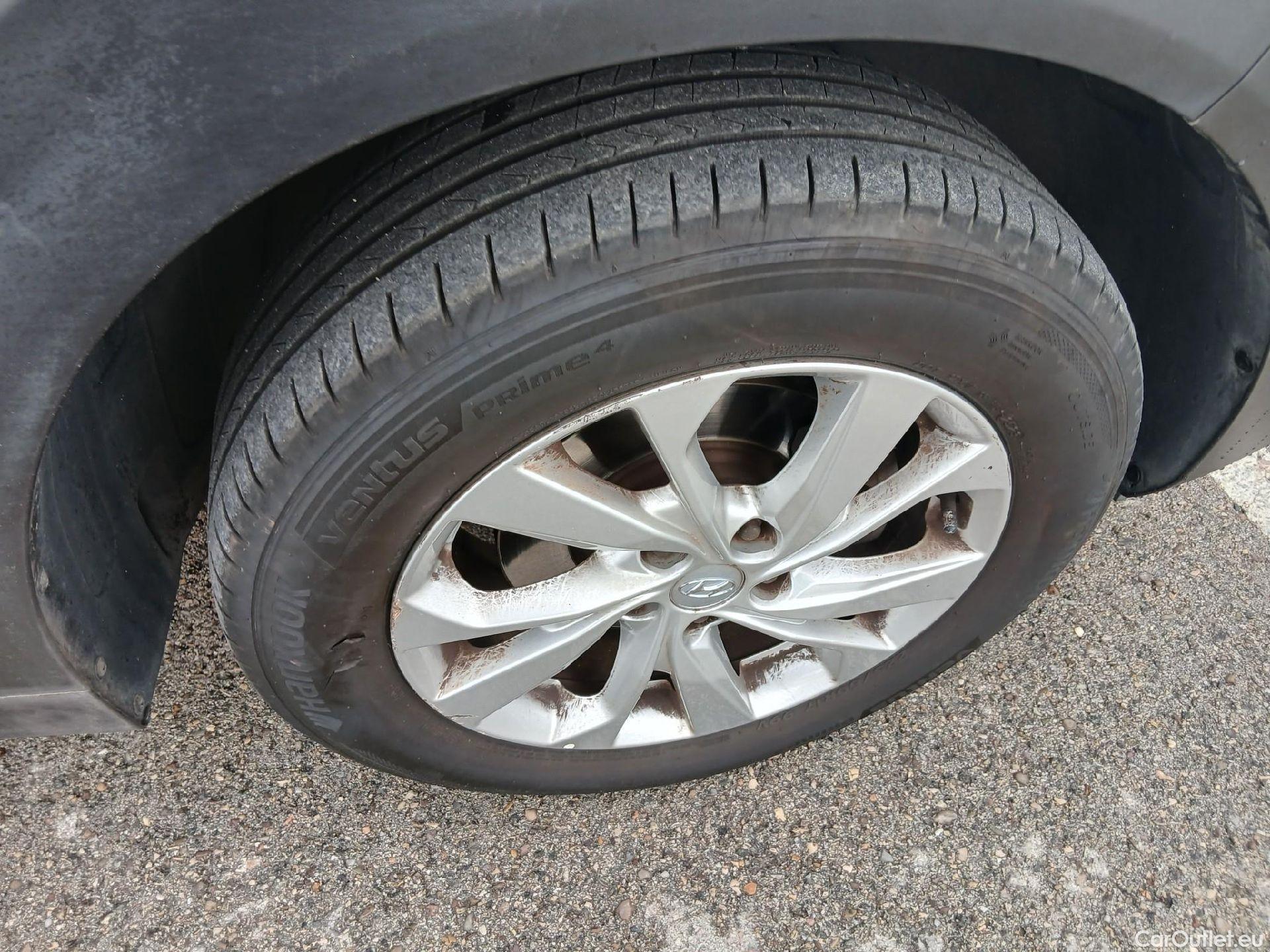  Hyundai  Tucson HYUNDAI  / 2018 / 5P / todoterreno 1.6 CRDI 85kW (116CV) 48V SLE 4X2(SP)(SL) #12