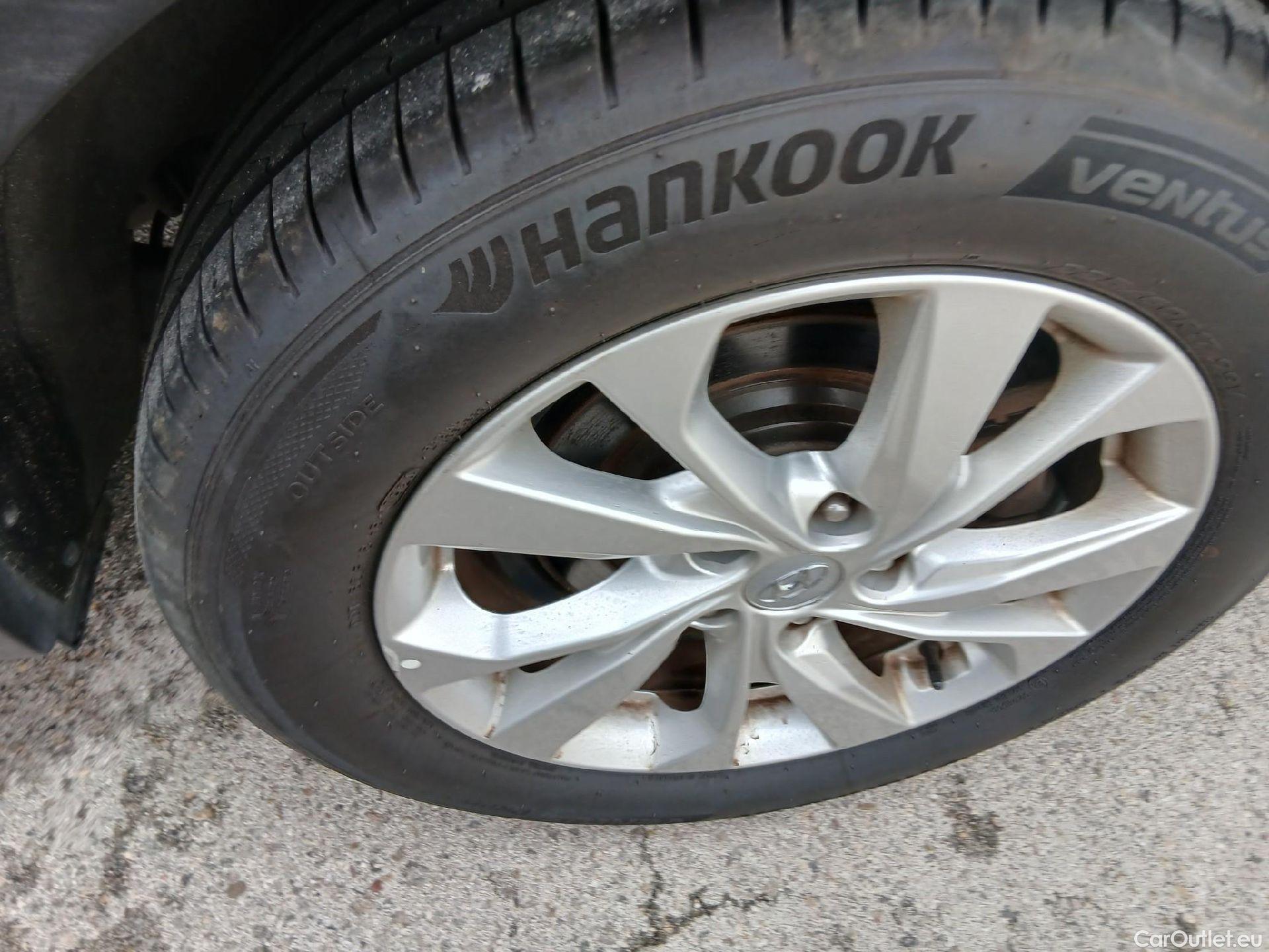  Hyundai  Tucson HYUNDAI  / 2018 / 5P / todoterreno 1.6 CRDI 85kW (116CV) 48V SLE 4X2(SP)(SL) #6